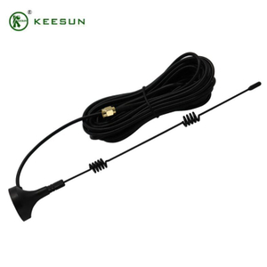 SU00062 | 2.4G 5dBi Maighn&eacute;adach Antenna Chuig SMA Comhordaitheoir Fireann do Charr