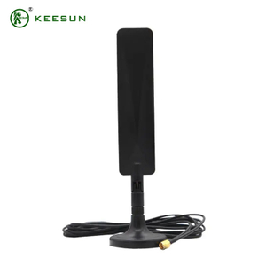 SU00005 | Antenne &agrave; base magn&eacute;tique 700-2700 MHz 3dBi avec c&acirc;ble RG174 vers connecteur SMA
